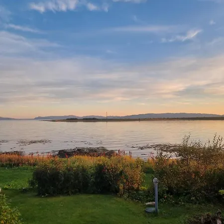 House By The Fjord * Vadso