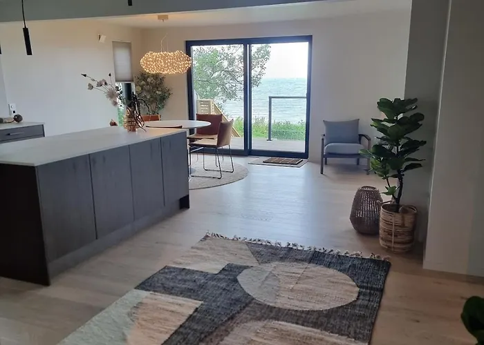 House By The Fjord Villa *