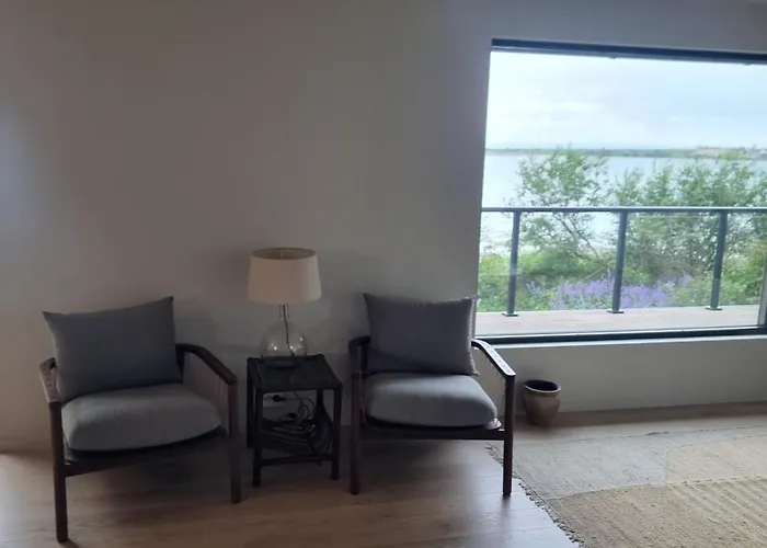 House By The Fjord 벧소
